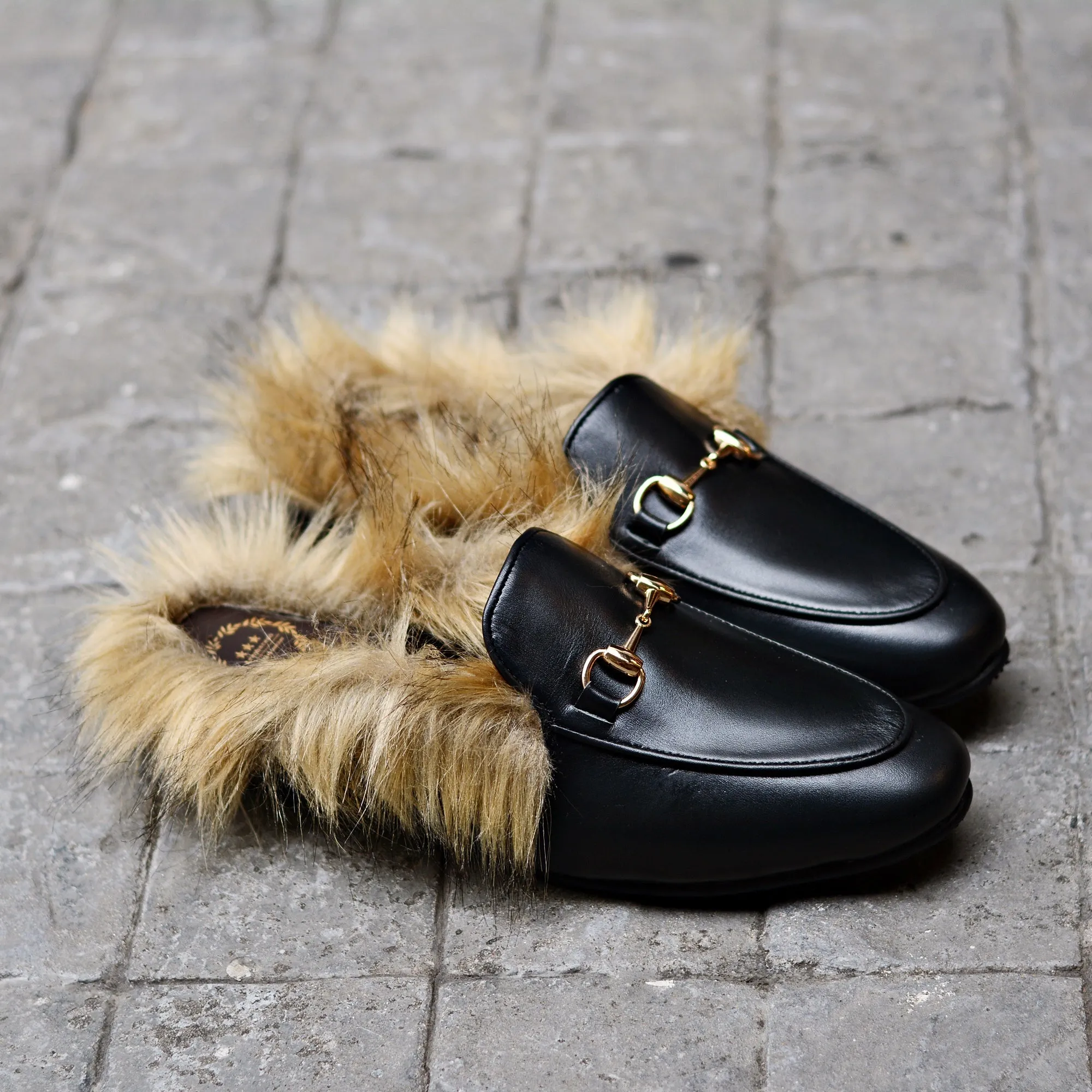 701 Arcobareno HorseBit Slipper MattBlack Fur