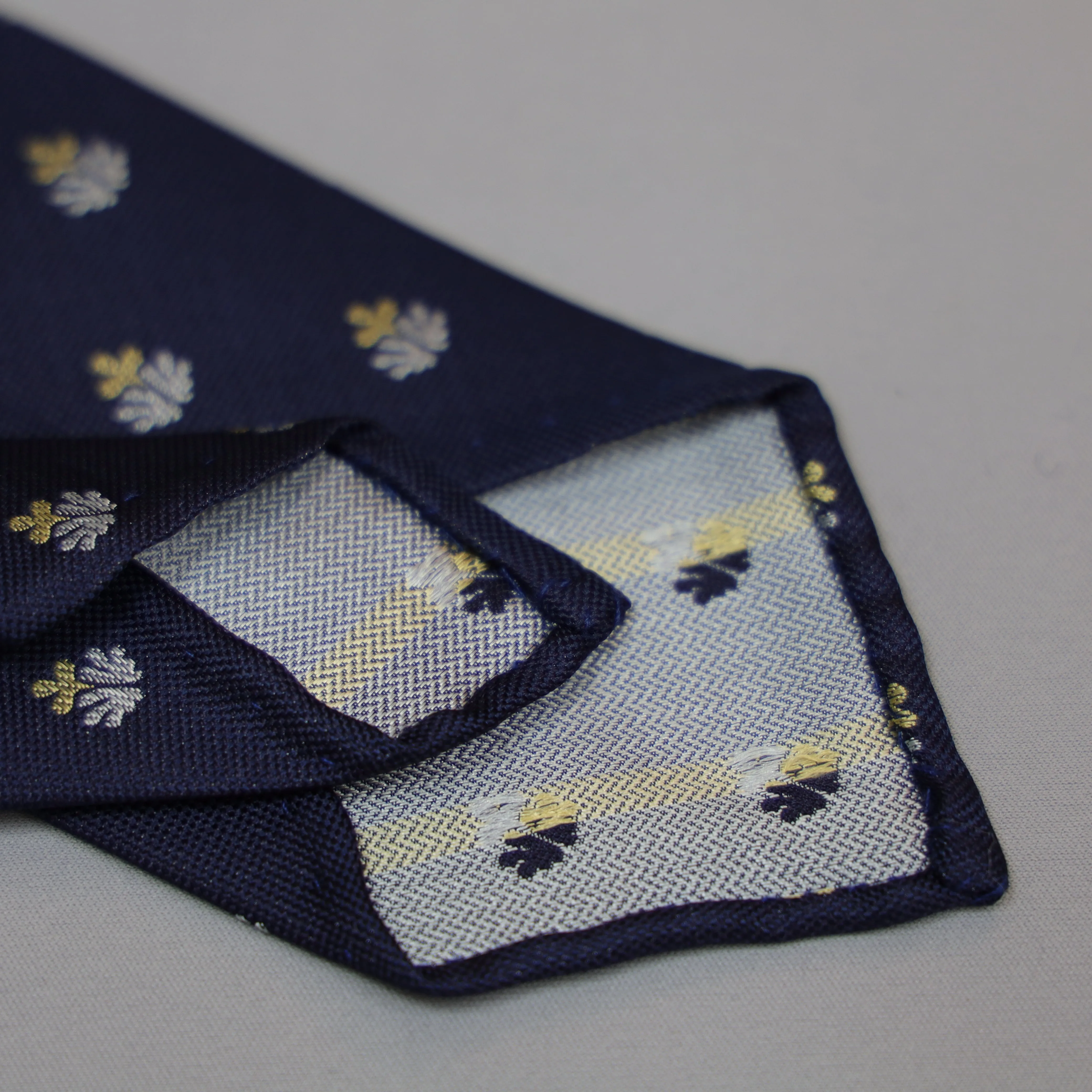 Handmade Vintage 7-Fold Tie