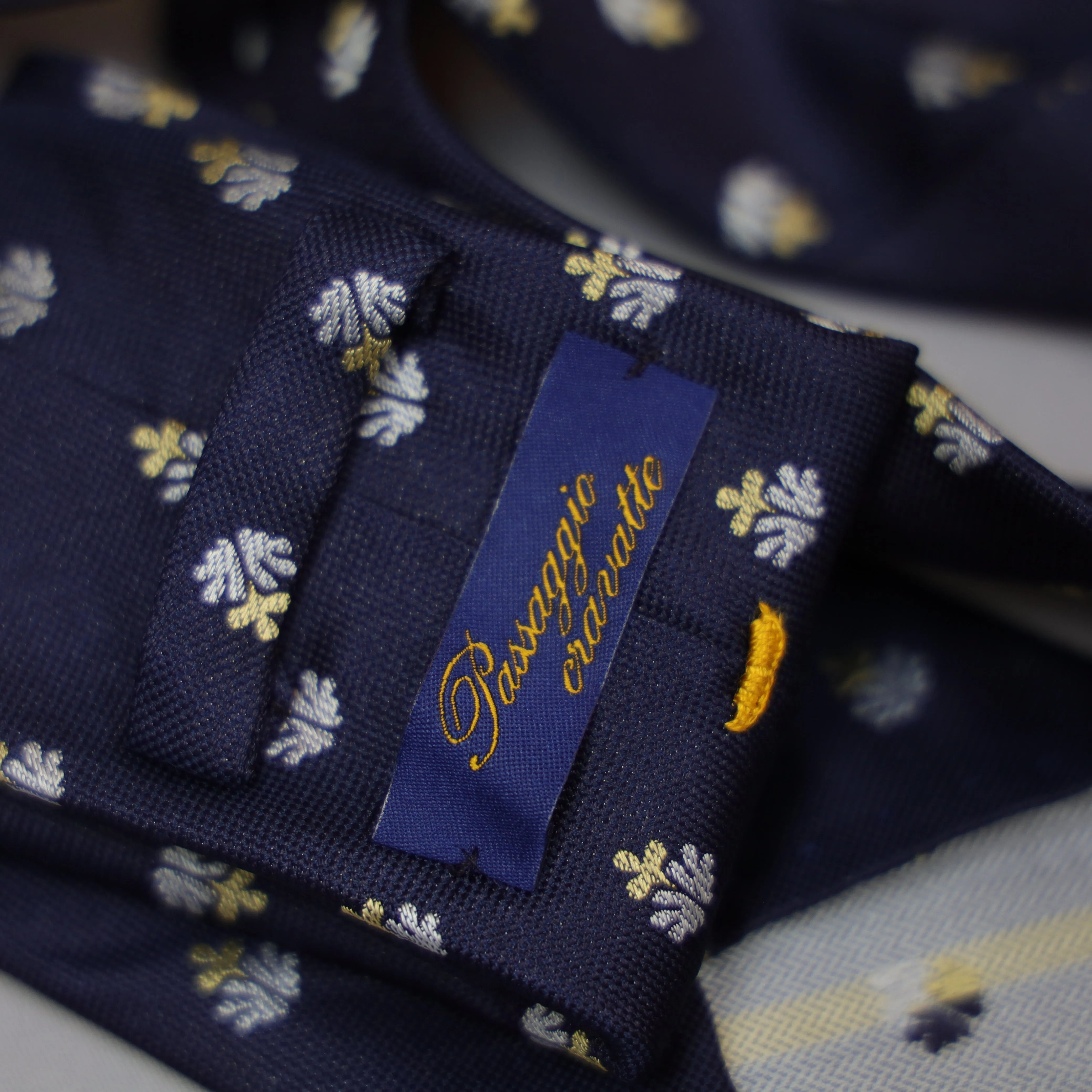 Handmade Vintage 7-Fold Tie