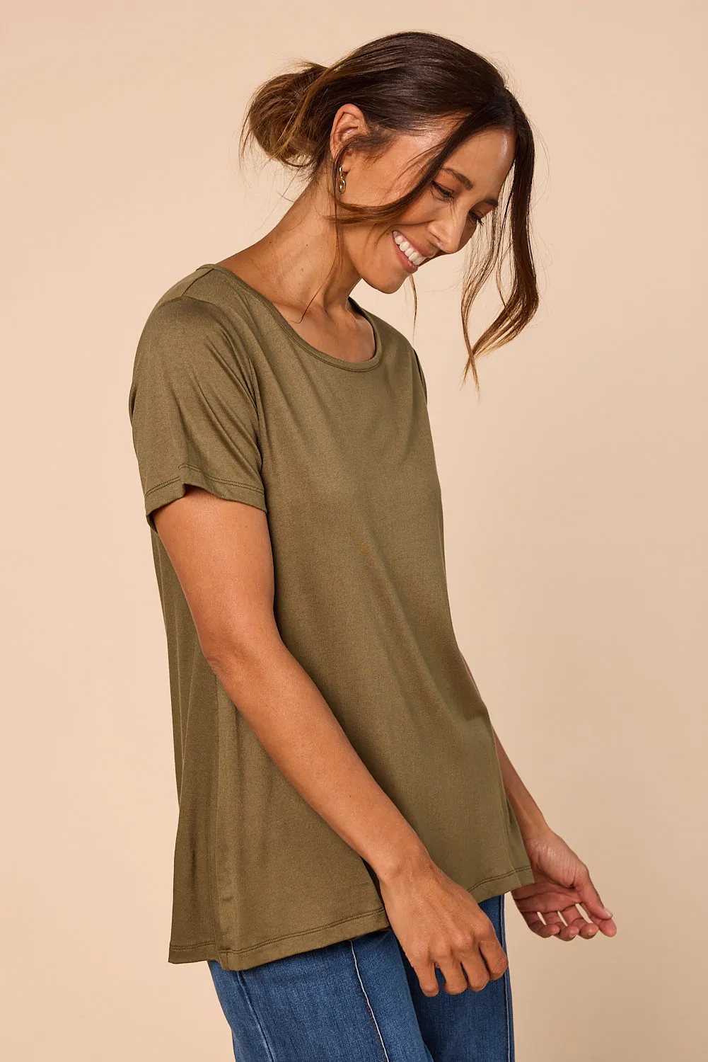 Swing Tee in Khaki